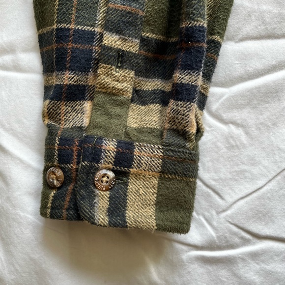 XL button up shirt - Picture 3 of 4